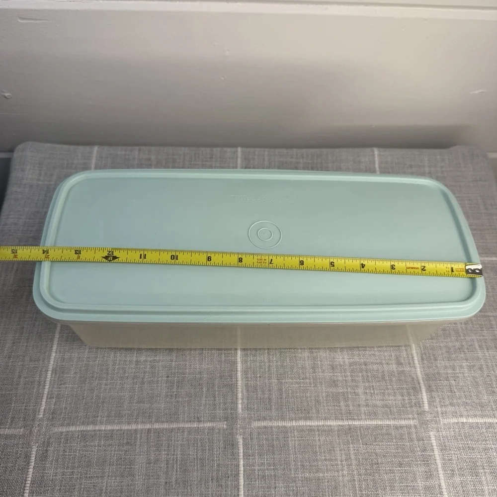 Tupperware bread box